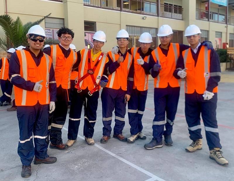 Alumnos de cuarto medio de la especialidad de electr&oacute;nica y electricidad de Salesianos Copiap&oacute; participan en taller de trabajo en altura