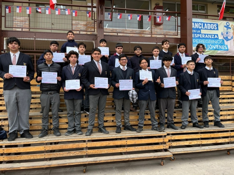Alumnos reciben reconocimiento por su participaci&oacute;n en taller de Biolog&iacute;a Molecular dictado por profesionales de la UDA
