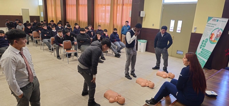 Salesianos Copiap&oacute; realiza taller de  primeros auxilios y RCP para alumnos de la especialidad de mec&aacute;nica automotriz
